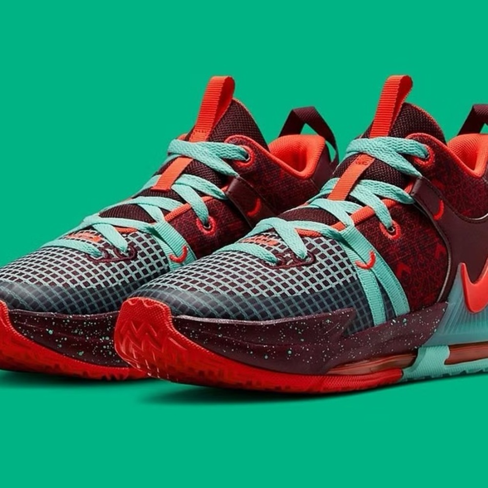 LeBron Witness 7 SE GS 'Team Red Jade' Size 5Y NIB